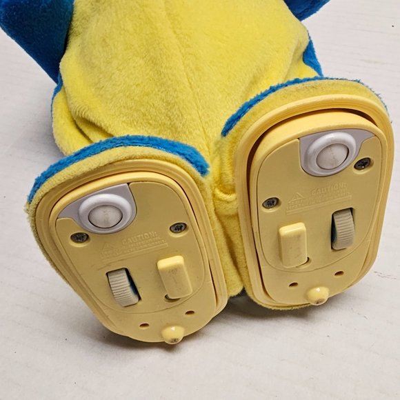 Pablo Fisher Price Nick Jr Backyardigans Sing & Spin Interactive Blue Penguin - Picture 11 of 16